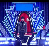 潘粵明乖巧坐姿像幼兒園小班的?簡直是太可