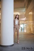 李斯羽時尚大片曝光 霸氣演繹夏季職場OL