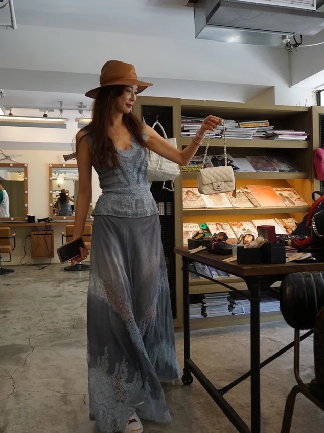 林志玲婚後現身慈善義賣 身材纖細令人羨慕